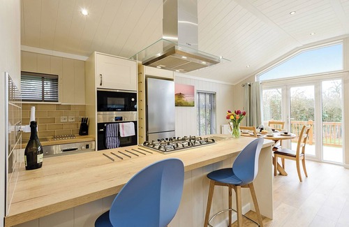 Holton Heath Ski Chalet | Inviting 2 Bedroom Accommodation with Spa and Hot Tub