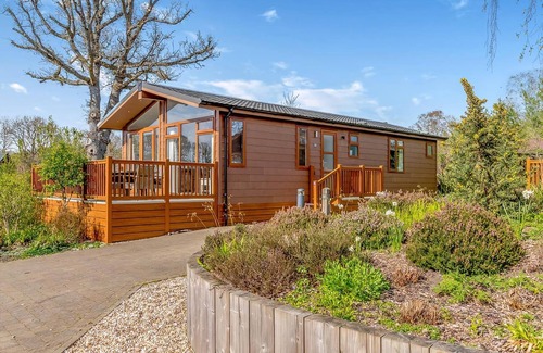 Holton Heath Ski Chalet | Inviting 2 Bedroom Accommodation with Spa and Hot Tub