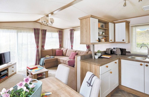 Holywell House | Comfortable 2-Bedroom Retreat at Holywell Bay with Ocean View