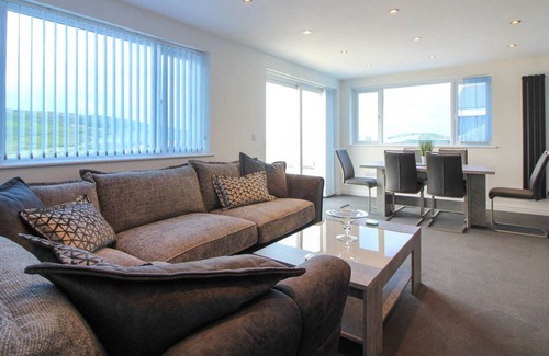 Holywell Cottage | Comfortable 2 Bedroom Stay with Oceanfront Views in Holywell Bay