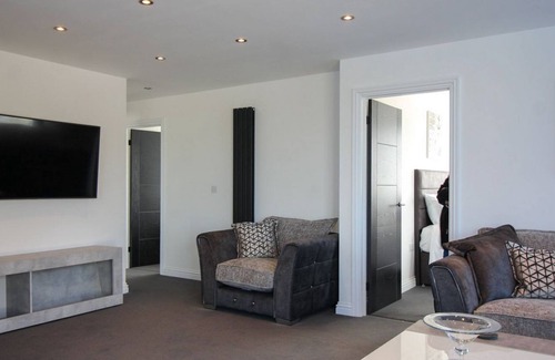 Holywell Cottage | Comfortable 2 Bedroom Stay with Oceanfront Views in Holywell Bay