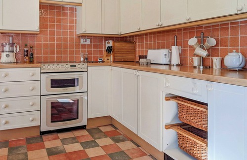 Colbost Cottage | Inviting 2-Bedroom Stay in Glendale with Ocean Views