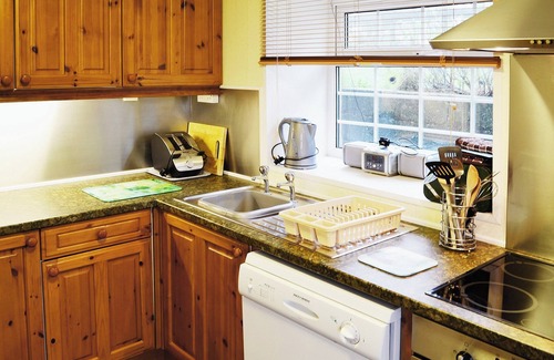 Mynytho Cottage | Family-Friendly 2 Bedroom Stay Near Abersoch with Ocean View
