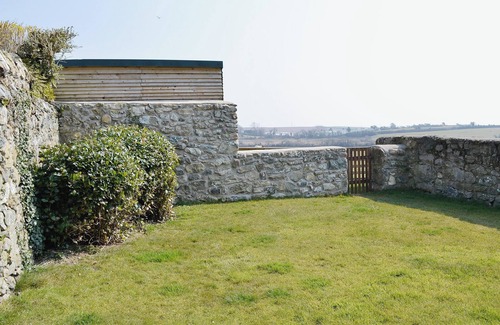 Mynytho Cottage | Family-Friendly 2 Bedroom Stay Near Abersoch with Ocean View