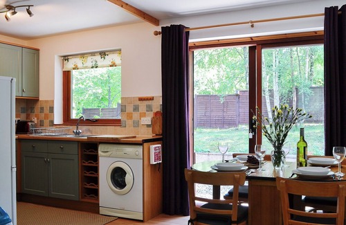 Inverness Cottage | Cozy 2 Bedroom Getaway with Oceanfront Views in North Kessock
