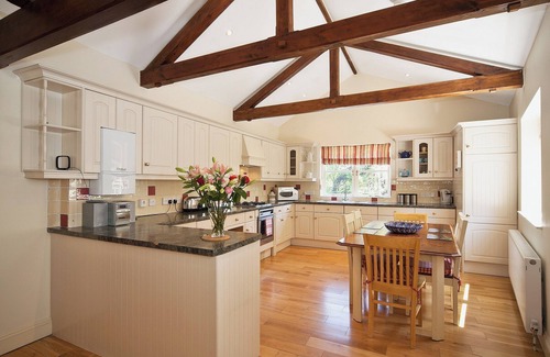 Lyme Regis Cottage | Cozy 2-Bedroom Retreat near Lyme Regis with Ocean Views