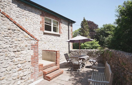 Lyme Regis Cottage | Cozy 2-Bedroom Retreat near Lyme Regis with Ocean Views