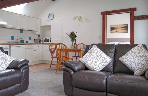 Shipton Gorge Cottage | Pet-Friendly 2 Bedroom Retreat in Scenic Shipton Gorge