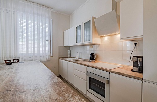 Kuciste House | Discover Cozy 2-Bedroom Retreat in Kuciste Perna