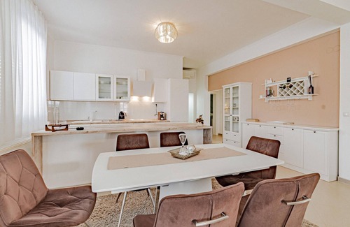Kuciste House | Discover Cozy 2-Bedroom Retreat in Kuciste Perna