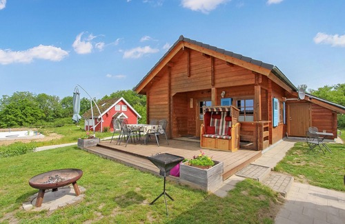 Gross Nemerow House | Cozy Two-Bedroom Retreat in Groß Nemerow with Spa & Kitchen