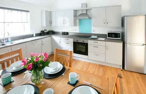 Auchterarder Cottage | Ideal 2-Bedroom Getaway in Auchterarder, Near Gleneagles