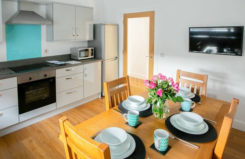 Auchterarder Cottage | Ideal 2-Bedroom Getaway in Auchterarder, Near Gleneagles