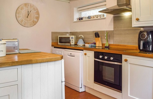 Llanybydder Cottage | Discover Character and Comfort in a Scenic Hamlet