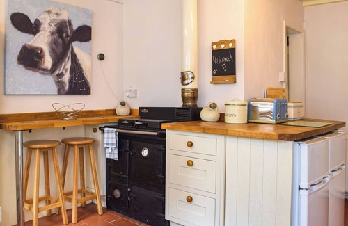 Llanybydder Cottage | Discover Character and Comfort in a Scenic Hamlet