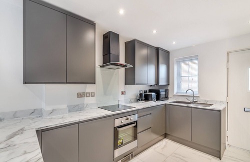 Guisborough Cottage | Cozy 2 Bedroom Retreat with Ocean View in Guisborough