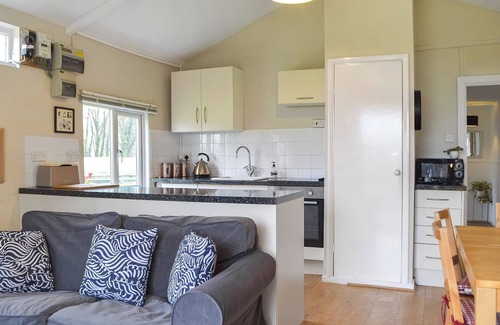 Llanybri Cottage | Cozy 2-Bedroom Retreat with Ocean Views in Llansteffan