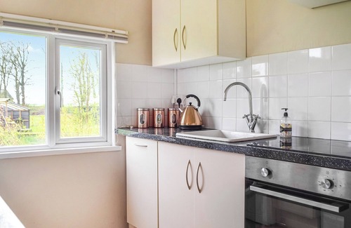 Llanybri Cottage | Cozy 2-Bedroom Retreat with Ocean Views in Llansteffan