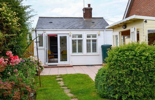 Sea Palling Cottage | Exceptional 2 Bedroom Retreat with Oceanfront Views