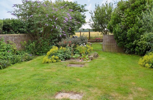 Sea Palling Cottage | Exceptional 2 Bedroom Retreat with Oceanfront Views