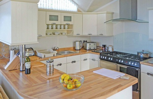 Tan-y-groes Ski Chalet | Inviting 2-Bedroom Stay at Tresaith Beach, Cardigan