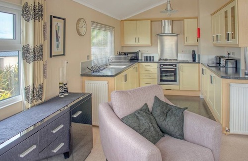 Tan-y-groes Ski Chalet | Inviting 2-Bedroom Stay at Tresaith Beach, Cardigan