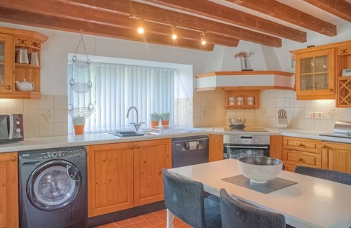 Tan-y-groes Ski Chalet | Stylish Lodge with En-Suite and Family-Friendly Amenities