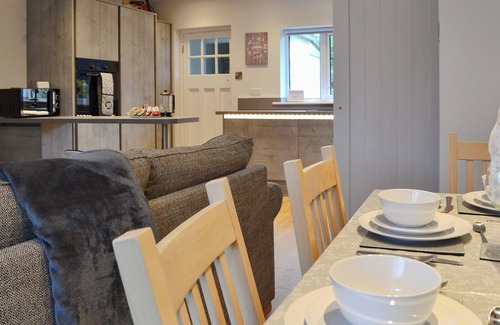 Benllech Cottage | Cozy 2 Bedroom Stay in Benllech with Oceanfront Views
