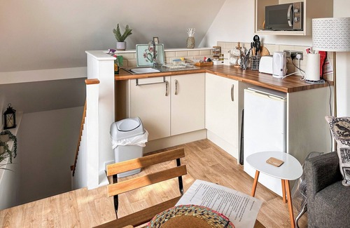 Layer Marney Cottage | Cozy 2 Bedroom Retreat with Ocean Views in West Mersea