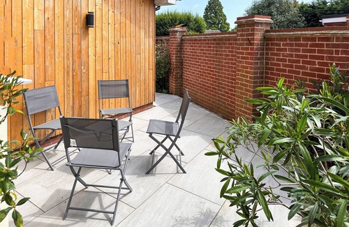 Layer Marney Cottage | Cozy 2 Bedroom Retreat with Ocean Views in West Mersea