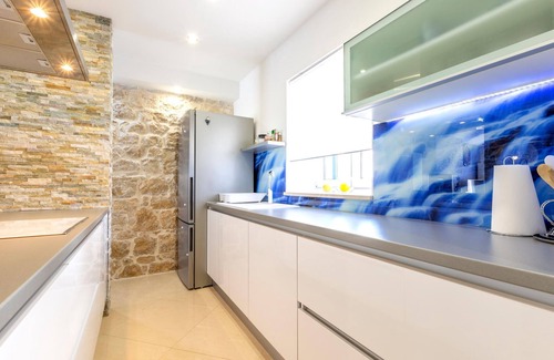 Trnbusi House | Relaxing 2 Bedroom Getaway in Gornji Dolac with Pool