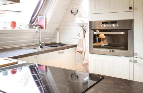 Middelkerke House | Family-Friendly 2 Bedroom Retreat with Ocean Views in Middelkerke