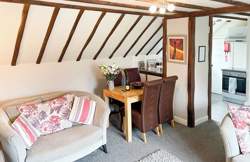 Skegness Cottage | Stylish 2 Bedroom Retreat in Addlethorpe with Pool Access