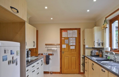 Murthly Cottage | Exceptional 2 Bedroom Stay with Pet-Friendly Amenities