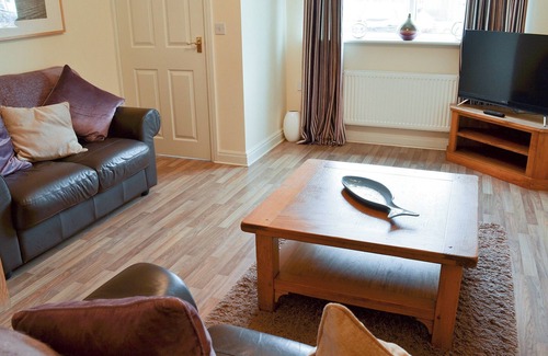 Flamborough Cottage | Pet-Friendly 2 Bedroom Retreat in Flamborough, Oceanfront