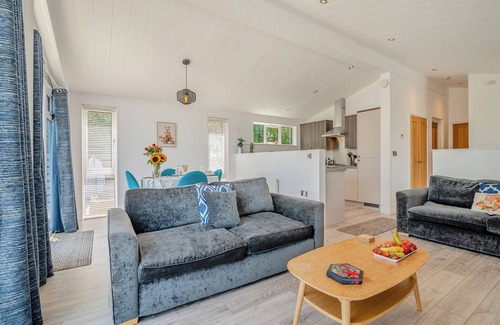 Milverton Ski Chalet | Comfortable 2-Bedroom Retreat in Cannington with Spa