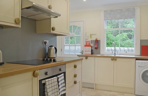 Dunfermline Cottage | Perfect 2 Bedroom Stay in Oakley Near Dunfermline