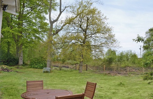 Dunfermline Cottage | Perfect 2 Bedroom Stay in Oakley Near Dunfermline