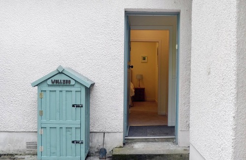 Dunfermline Cottage | Perfect 2 Bedroom Stay in Oakley Near Dunfermline