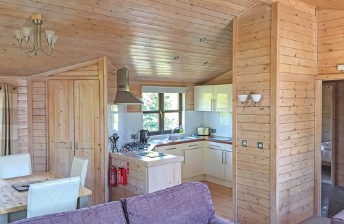 Scawton Ski Chalet | Relaxing 2 Bedroom Retreat with Spa and Hot Tub in Easingwold