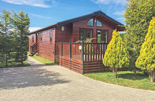 Scawton Ski Chalet | Relaxing 2 Bedroom Retreat with Spa and Hot Tub in Easingwold