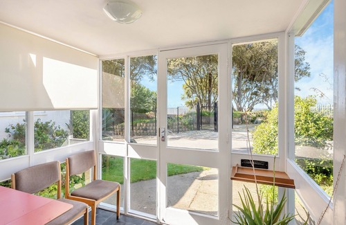 Felixstowe Cottage | Family-Friendly 2 Bedroom Accommodation with Ocean Views