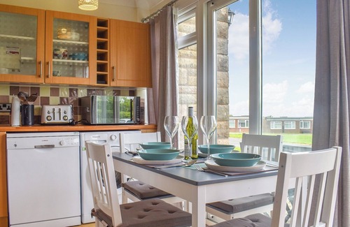Freshwater Cottage | Family-Friendly 2 Bedroom Stay in Freshwater Awaits You