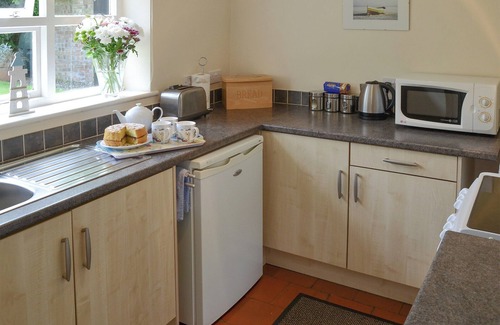Happisburgh Cottage | Exceptional 2 Bedroom Retreat with Oceanfront Views