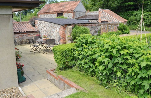 Happisburgh Cottage | Exceptional 2 Bedroom Retreat with Oceanfront Views