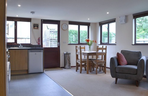 Highbridge Cottage | Cozy 2-Bedroom Retreat with Oceanfront Views in Highbridge