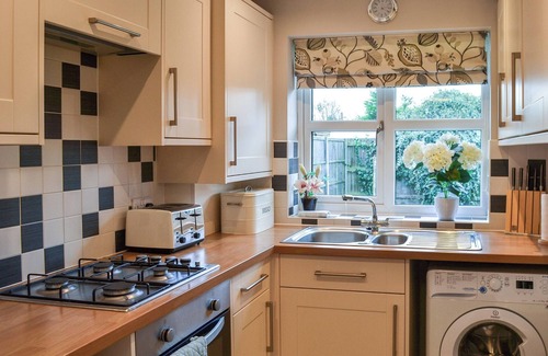 Sandilands Cottage | Family-Friendly Retreat Near Sandy Beaches & Ocean Views