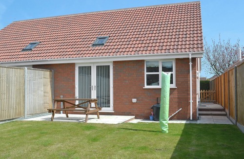 Sandilands Cottage | Family-Friendly Retreat Near Sandy Beaches & Ocean Views