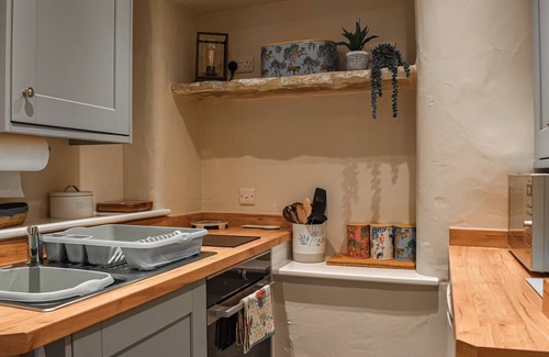 Fourstones Near Bentham Cottage | Discover a Renovated 5-Star Retreat with Lake Views