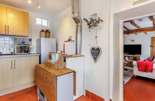 Pontesbury Cottage | Perfectly Located Retreat: Explore Peaceful Surroundings